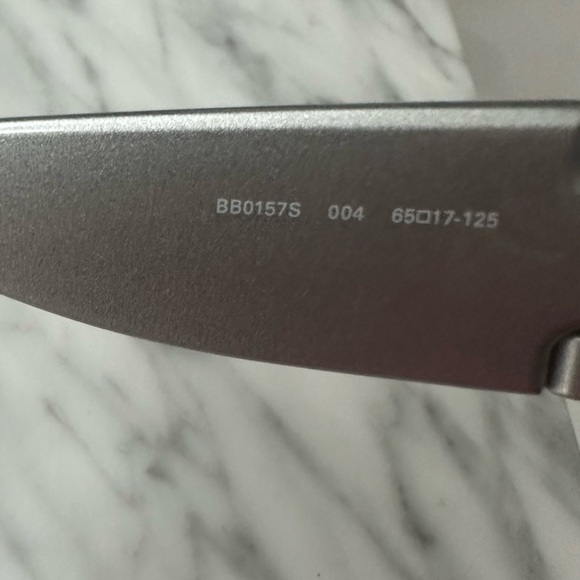 BALENCIAGA SWIFT OVAL SUNGLASSES IN SILVER as seen on Kim K - Picture 8 of 8